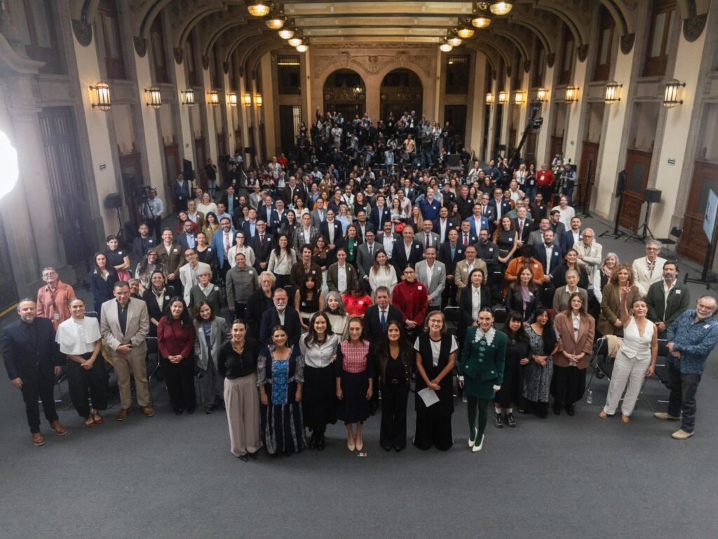 Claudia Sheinbaum y Salma Hayek potencian el cine mexicano