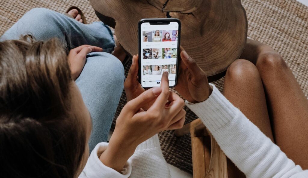 Jóvenes y participación política: la red como nuevo espacio de diálogo social Jóvenes y participación política: la red como nuevo espacio de diálogo social